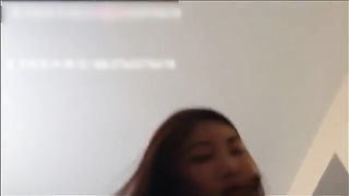 98年艺校小美女坐在大鸡巴上不停的摇摆欲死欲仙的享受着奶子嫩的可以掐出水