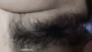 刚结婚的一对新婚小夫妻蜜月旅行家居自拍外泄!