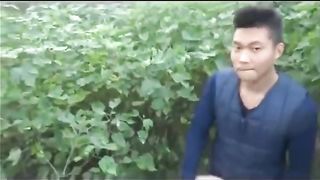 大白天路边草丛里双飞老婆和爆乳小姨子-露脸