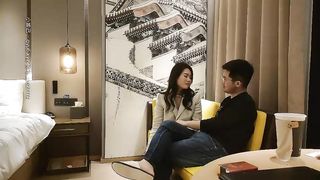 神剑探花外围高素质西装妹，喜欢慢慢玩穿着内衣口交，掰穴舔逼毛毛浓密，抬起双腿猛操套破了