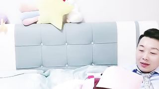 米拉和主人的幸福生活今晚玩制服诱惑护士装，性感黑丝红唇吊带内裤，舔屌口交上位骑坐抽插，后入猛操多次喷水