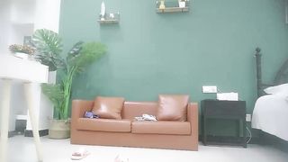 【69堂精品】【乡村寻花】，出道以来颜值最高的一场，极品00后萌妹子，乖巧听话，沙发啪啪，尽享青春胴体的美好