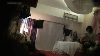 【69堂精品】名门夜宴偷拍系列旅游小姐模特黄x被摄影师套路偷拍