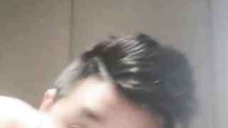 【69堂精品】大二小女友开房深喉插嘴骑乘抽插扛起大长腿侧入