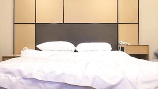 【69堂精品】女神精致混血儿脸蛋高潮来临脚趾紧绷狂抓被单