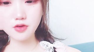 【69堂精品】白虎美妞超粉嫩无毛美穴凹凸假屌双洞轮插02