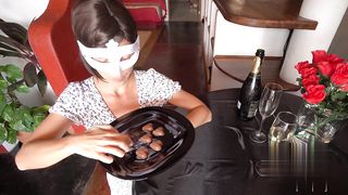 【69堂精品】变态情侣精液射到巧克力上吃玩满足