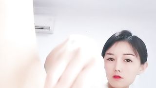 【69堂精品】性感空姐小黄瓜尽根没入插入骚逼抽插01