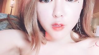 【69堂精品视频】宝宝嫩模白嫩乳头和粉丝互动聊骚真过瘾