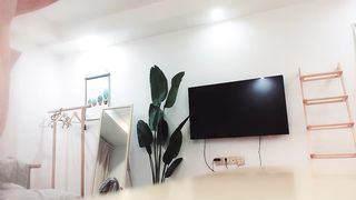 清秀文静小姐姐C罩杯美乳甜美温柔蜜桃臀淫液四溢