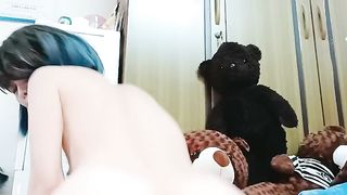 蓝色短发超甜美女黑丝美腿翘起抽插揉穴套弄