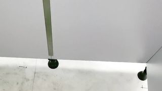 风骚少妇深夜公测勾搭啪啪直接在厕所口交爆草