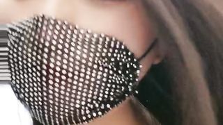 悠悠子手指玩弄淫穴摸豆豆带着口罩声音都不小