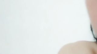 高挑女友兰花指自慰插穴全裸洗澡诱惑狼友