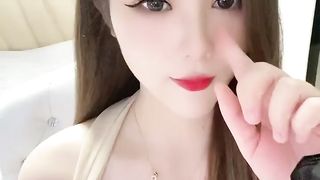 【69免费视频】长发网红高颜值美女双手搓奶奶跳热舞挑逗你