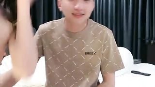 【69堂精品视频】新人美御姐情侣操逼穿上牛仔裤上位骑乘