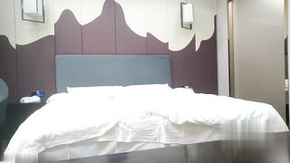 【69堂精品视频】无情的屌中途掉线四川美女肤白貌美身材极品