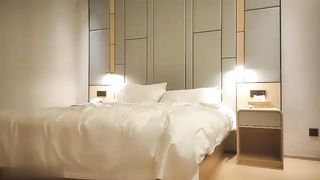 【69堂精品】西装妹子脱掉外套舌吻深喉口交抬起大长腿抽插