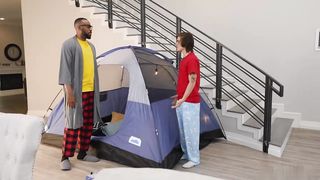 【69堂免费视频】辣妹做爱玩弄黑鸡巴侧入打桩高潮不间断呻吟