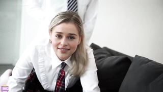 【69堂免费视频】【AI巨星性体验】龙妈沙发性爱玩弄高潮