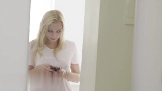 【69堂免费视频】性感的青少年表达他们对狂野性爱乐趣的感激