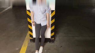【69堂免费视频】反差小白领地下停车场脱了衣服才知道太极品了