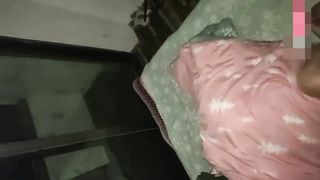 【69堂免费视频】真实母子乱伦坐标四川成都_儿子大半夜兽性大发_让妈妈起来吃鸡巴_无套内射妈妈（串联的剪辑）