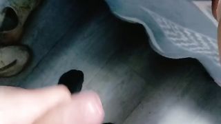 全程露脸开档丝袜短裙跟小哥在店里激情啪啪诱惑，深喉大鸡巴无套抽插浪叫口爆吞精