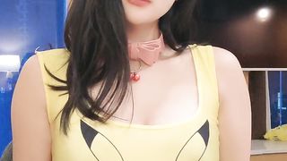 【69堂免费视频】皮卡丘死库水，带着项圈眼罩操逼