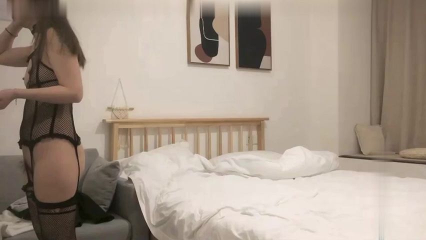 【69堂免费视频】高挑大长腿温柔小姐姐很有情调赤裸裸穿上情趣黑丝