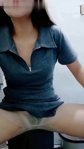 【69堂免费视频】粉嫩老板娘的诱惑，跟小哥在店里啪啪开干