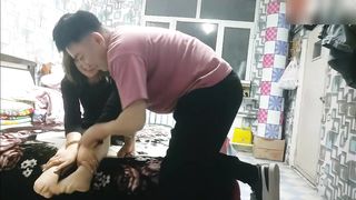 【69堂免费视频】大哥趁着老叔外出打工和老沈偷情，熟女老沈给做饭，吃饱思淫欲无套内射老婶