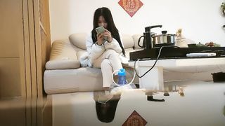 【69堂免费视频】实录在家偷情清纯护士系的处女学生妹子又把媳妇操了