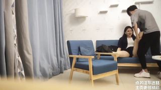 【69堂免费视频】偷情良家人妻，偷拍两部完整版，迫不及待在沙发上就开始搞了