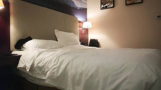 【69堂免费视频】小马寻花，170大长腿御姐，表情投入真实被干高潮