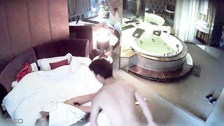 【69堂免费视频】情趣酒店豪华套房水滴摄像头监控偷拍，貌似很饥渴的一对