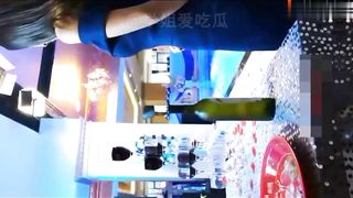 【69堂免费视频】高挑靓女塞着跳弹现场主持婚礼，内裤都湿透了，紧张又刺激，内裤湿透沾满了粘液