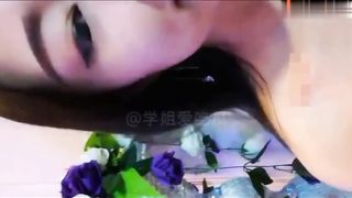 【69堂免费视频】高挑靓女塞着跳弹现场主持婚礼，内裤都湿透了，紧张又刺激，内裤湿透沾满了粘液