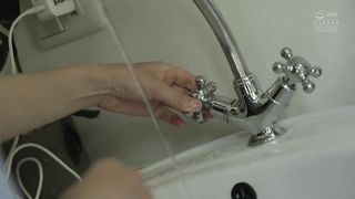 【69堂免费视频】“我喜欢早泄的男孩。”尽管我已经结婚了，但还是受到同事的邀请，我沉迷于令人窒息的吻和中出性爱，让我忘记了我的妻子