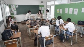 【69堂免费视频】不知道为什么，我爱上了御宅系妹子神木……从被她强行刷到的那一天起，我就被这个笑脸可爱的小恶魔摆布了，我的作为处女，鸡巴和心都在我手里