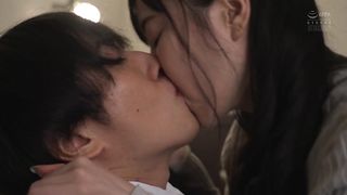 【69堂免费视频】和即将结婚的女老板单独加班。我无法抑制对她的感情.