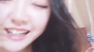 【69堂免费视频】在床上骚的很，抓起屌就要吃