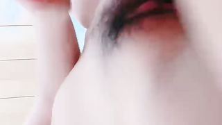 【69堂免费视频】美乳粉嫩小穴，跪着深喉插嘴，怼着嫩穴一顿操，扶腰后入撞击