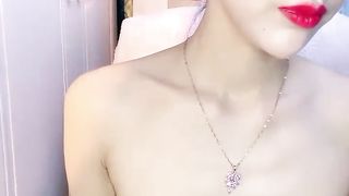 【69堂免费视频】男人们的爱妃坐骑掰穴展示鲜红阴蒂