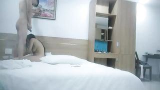 【69堂免费视频】午夜7寻花徒弟越南约牛仔短裤大奶妹，掰穴手指扣逼特写口交，翘起屁股后入大屁股猛烈撞击