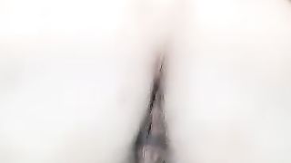 【69堂免费视频】跪在沙发求操，后入抽插多毛嫩穴