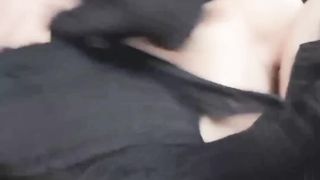 【69堂免费视频】【姐弟乱伦】姐姐美腿黑丝诱惑，女上坐射，看精液从逼内喷射出来