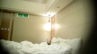 【69堂免费视频】【护士潜规则】酒店针孔摄像头偷拍到娃娃音的美女护士被医院领导潜规则