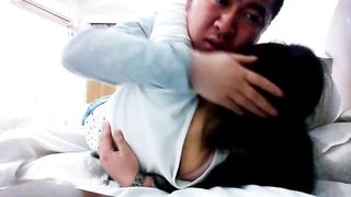 【69堂免费视频】【父女乱伦】中午性爱抱着女儿舌吻，后入姿势爆操，小逼紧致