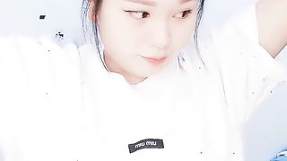 【69堂免费视频】白胖嫩妹妹！一线天肥逼！被大屌激情爆草